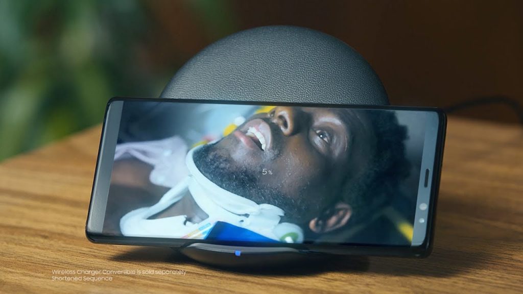 Emotívna reklama na bezdrôtovú nabíjačku Samsung